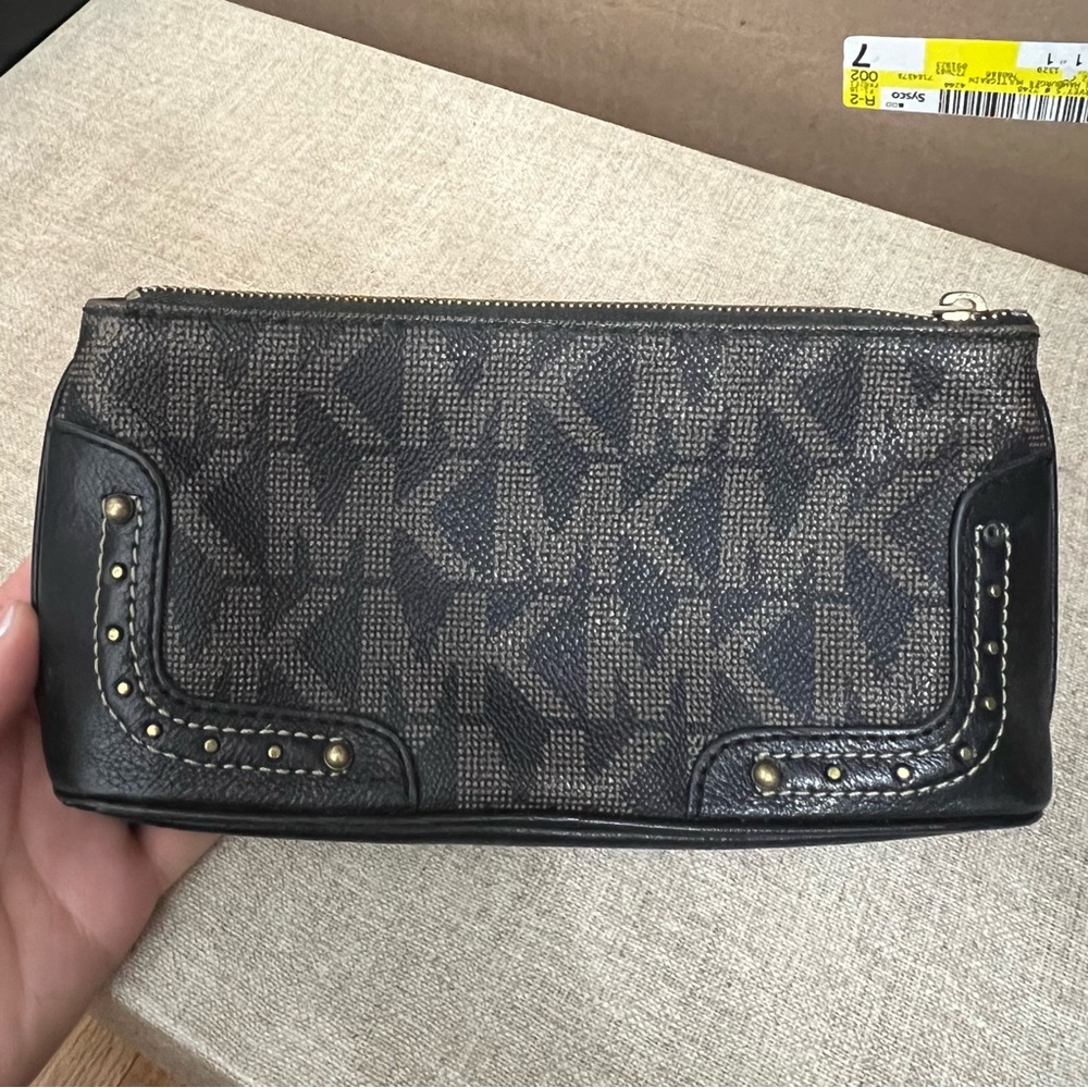 Michael kors makeup case